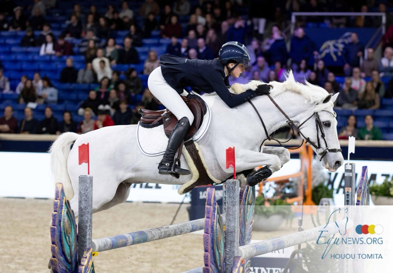Elise Thirion sterkhoudster tijdens FEI Jumping Ponies' Trophy finale in Mechelen!