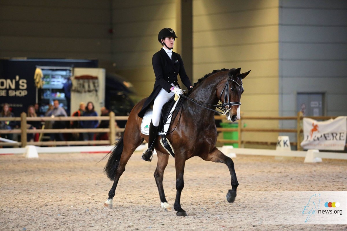 Jorinde Verwimp wint bij 7-jarige paarden tijdens CDIO Saumur