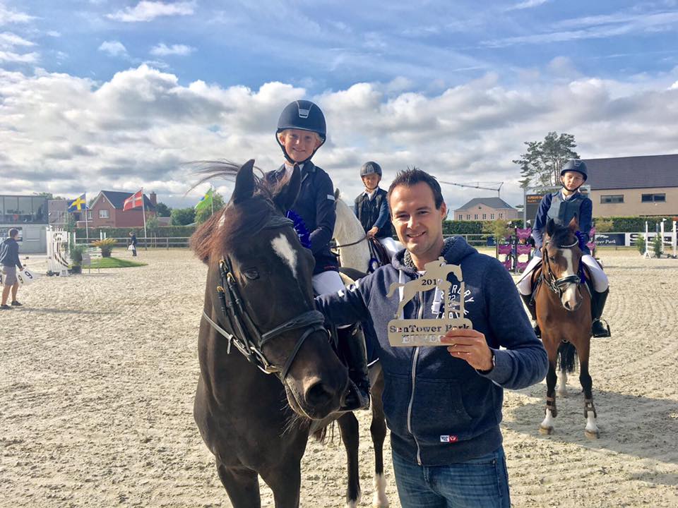 Ponyruiters presteren op manche kampioenschap in Sint Joris Alken. Jade Debaele naar 1.00m overwinning