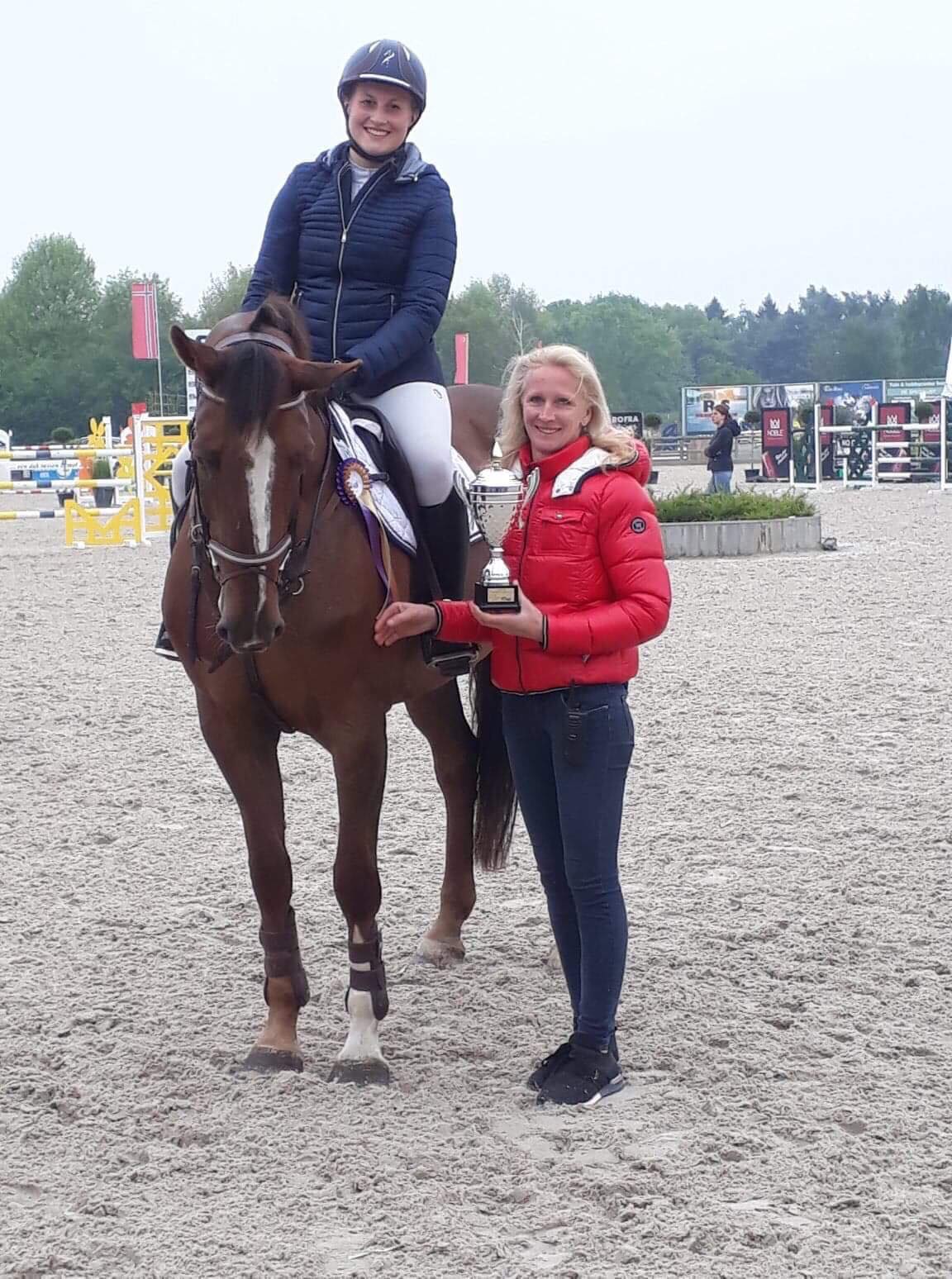 Esther Schelfaut en Valentijn De Bock regeren op cyclus jonge paarden