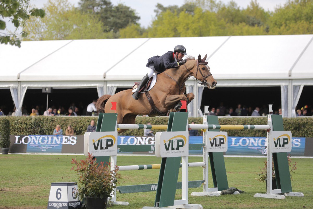 Guy Williams wins 1.50m class in Hickstead