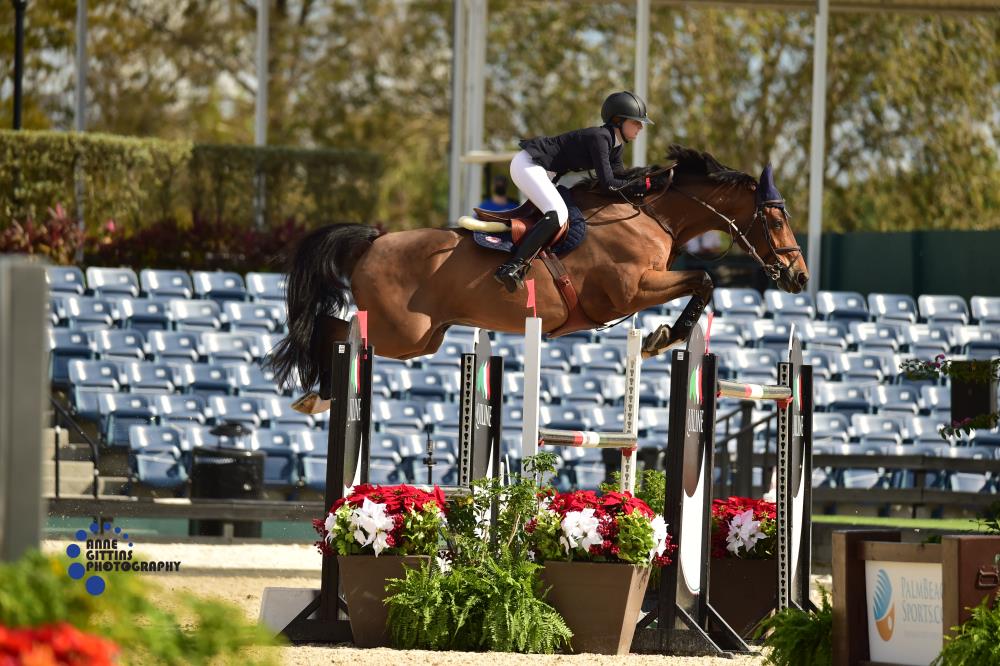 Lucy Deslauriers and Hester Are Best of Two Deslauriers Duos in $214,000 Holiday & Horses Grand Prix CSI4*