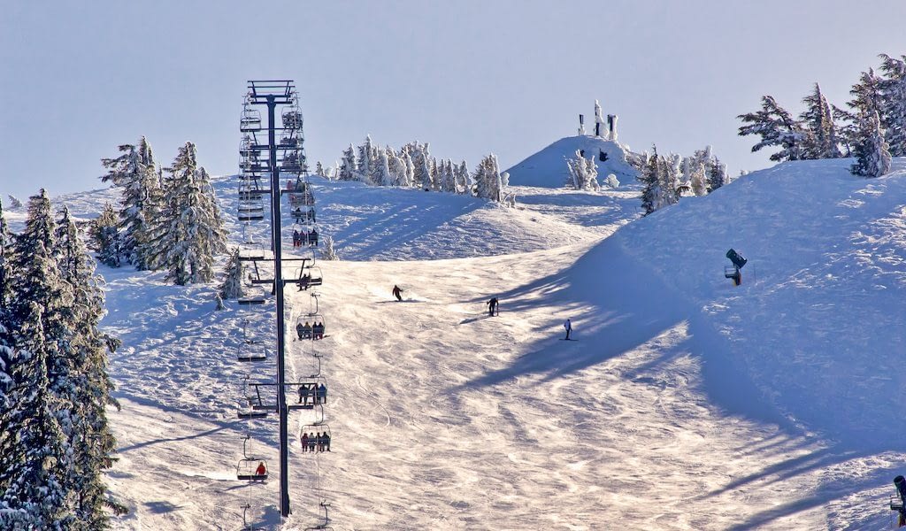 Skigebied gebruikt paarden als 'skilift'