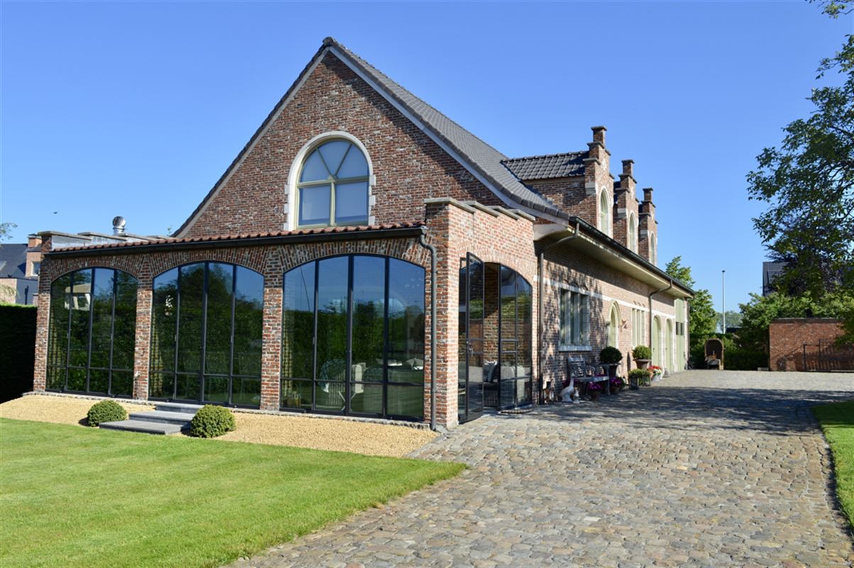 Best of both worlds: landelijke villa in het centrum van Beveren