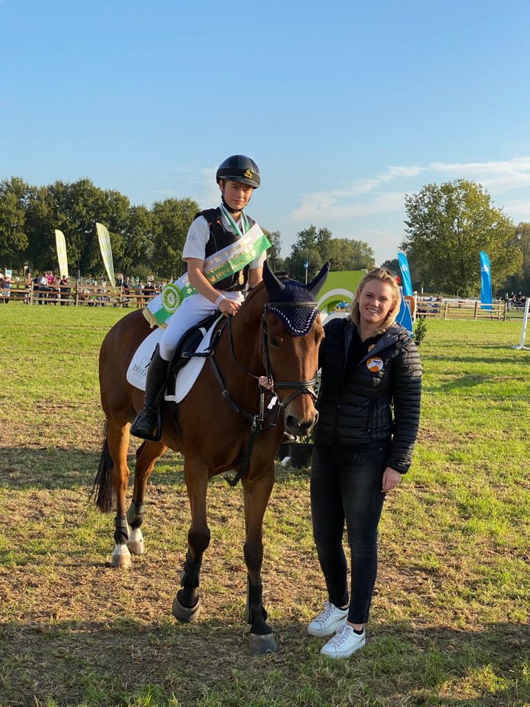 Eline De Ridder, Kobe Bruyninckx, ... de nationale LRV pony kampioenen zijn gehuldigd