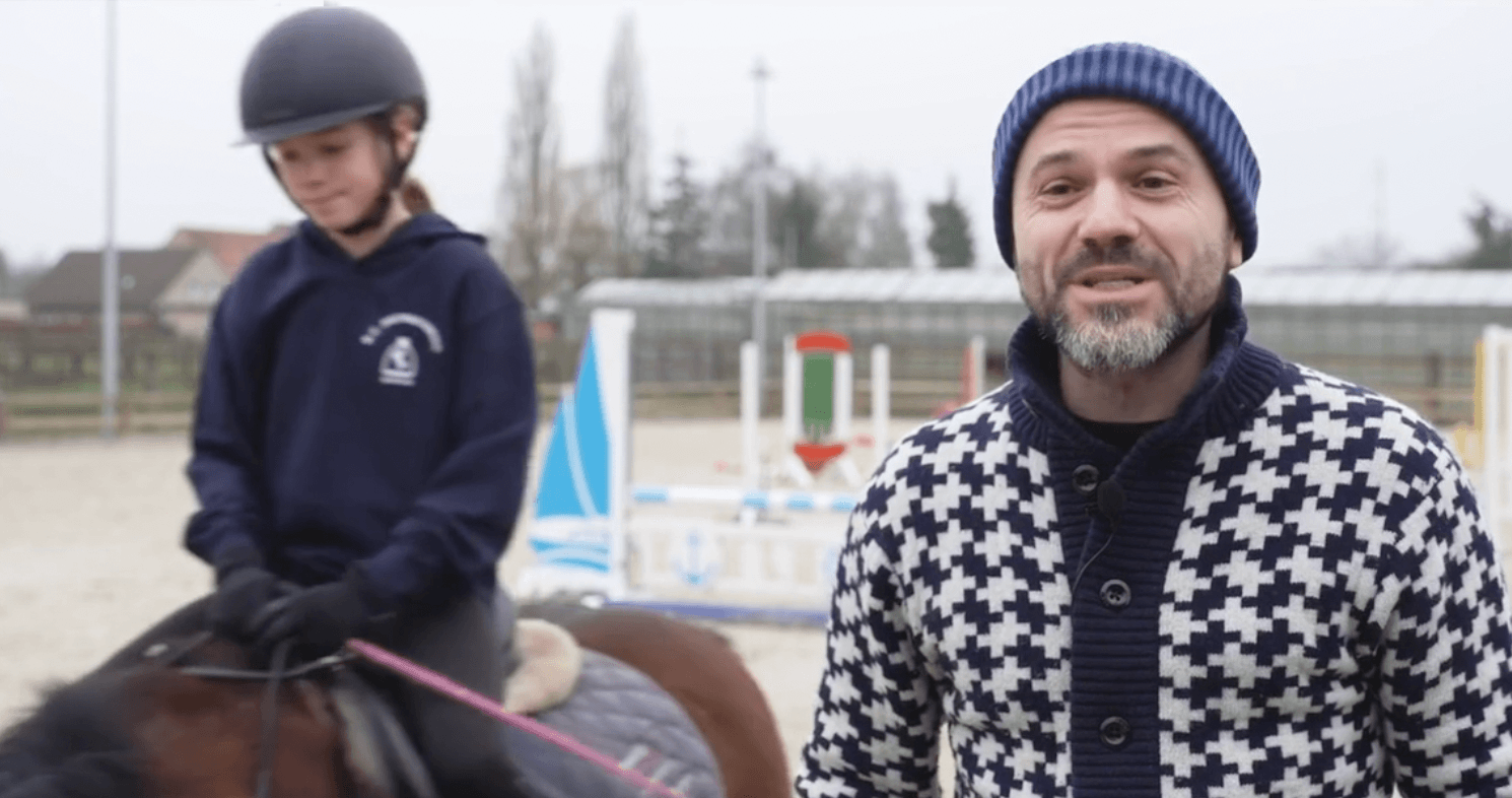 Belgische acteurs steunen de sport. Tom Van Landuyt: "De paardensport heeft mijn dochter gered..."