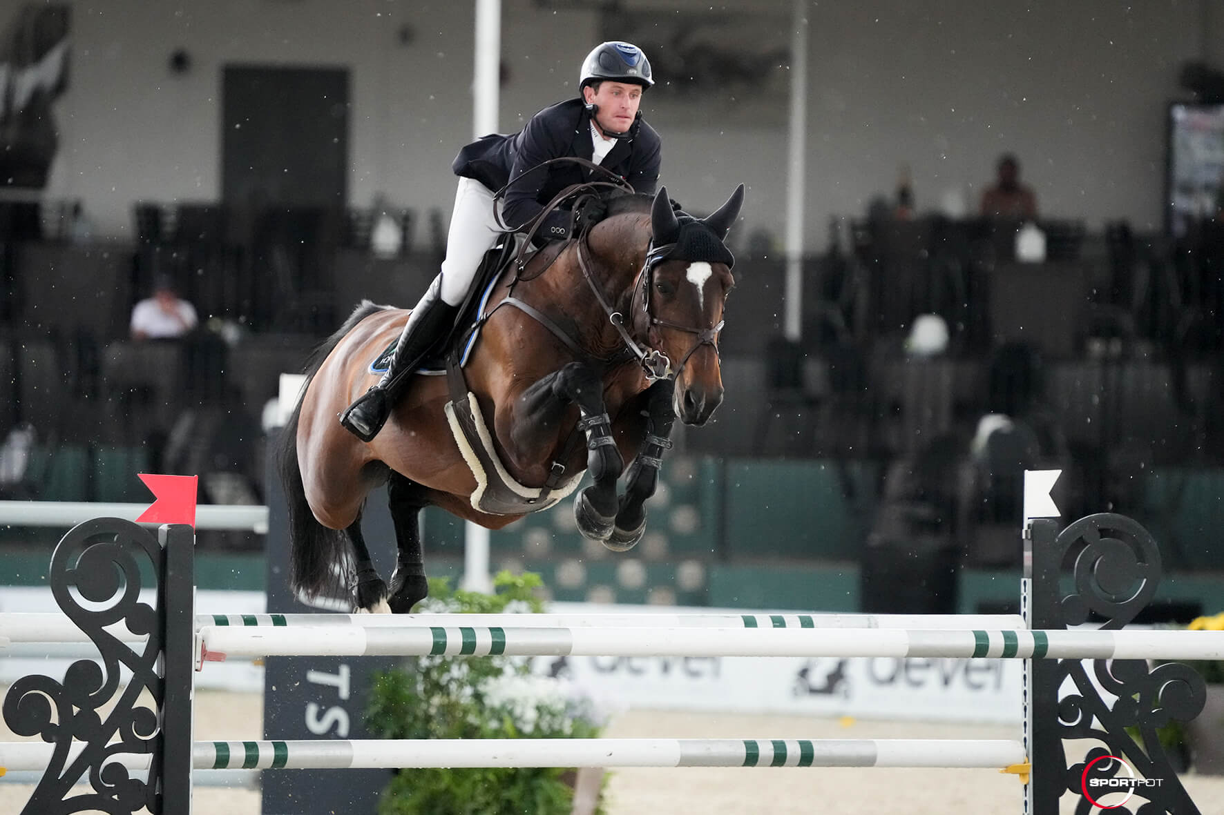 Darragh Kenny leads Cicomein VDL to victory in 4* 1.45m class of St Tropez