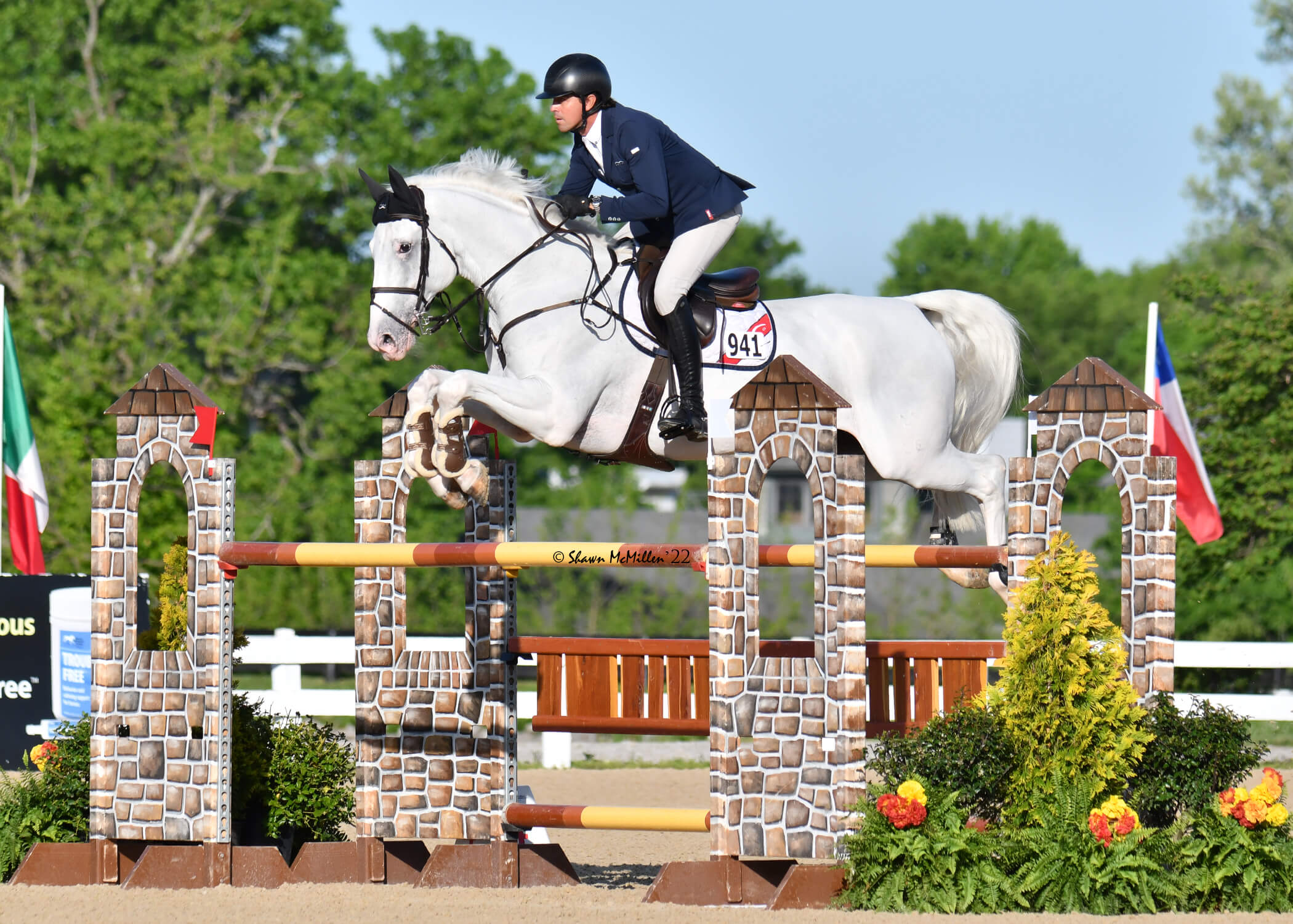 Roberto Teran Tafur and Gabrovo Set the Pace To Win $5,000 1.45m Open Jumper at Kentucky Spring Horse Show