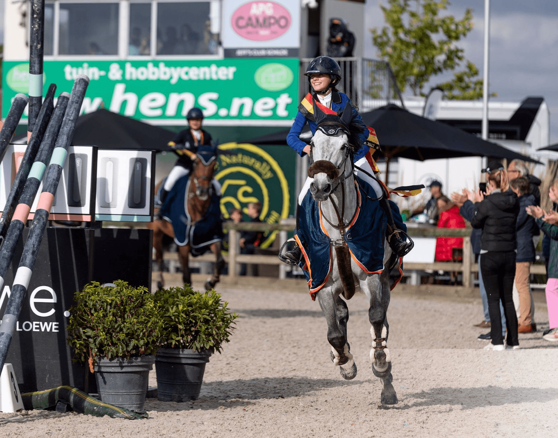 Clémentine Lux en Bounty schitteren in Gouden Laars ponies