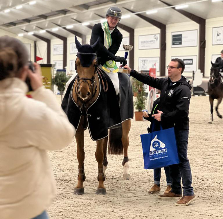 Nikolas Matthijs opnieuw Oost-Vlaams LRV Indoorkampioen. "Wow! Tweede jaar, ander paard... mooi teken van erkenning!"