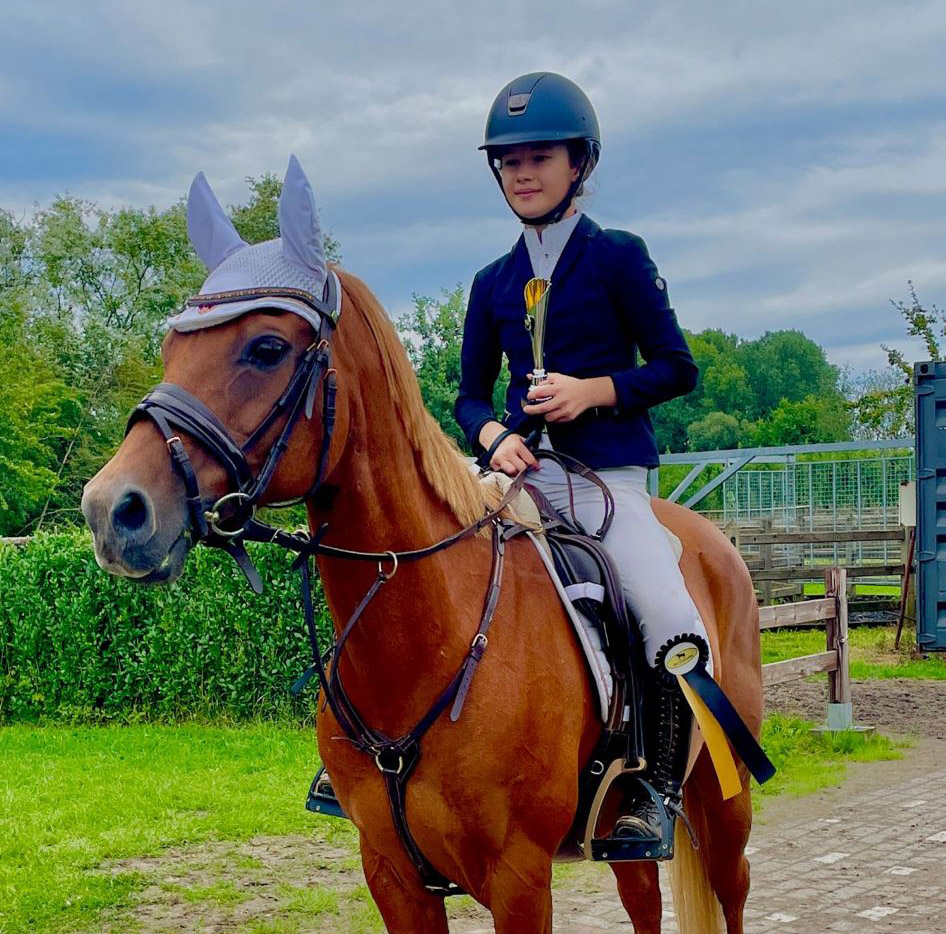 Annabel Moors zegeviert in Pony Kampioenschap bij de KR