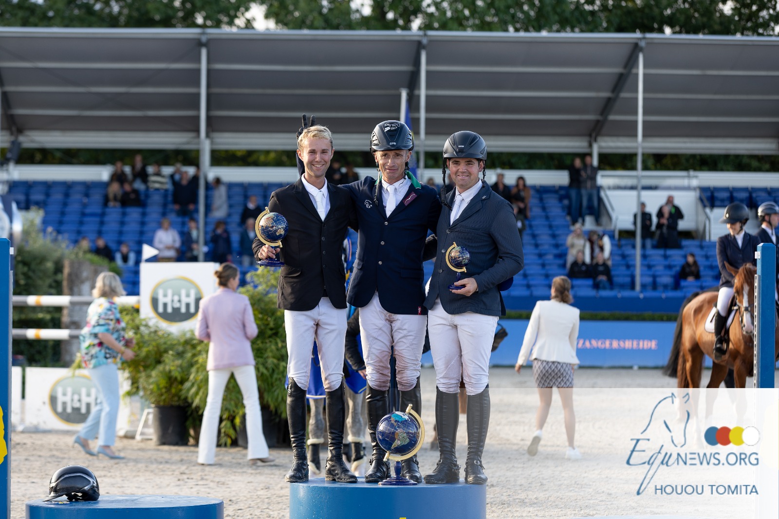 Denis Lynch steers Cornets Iberio to victory in Sires of the World at Lanaken