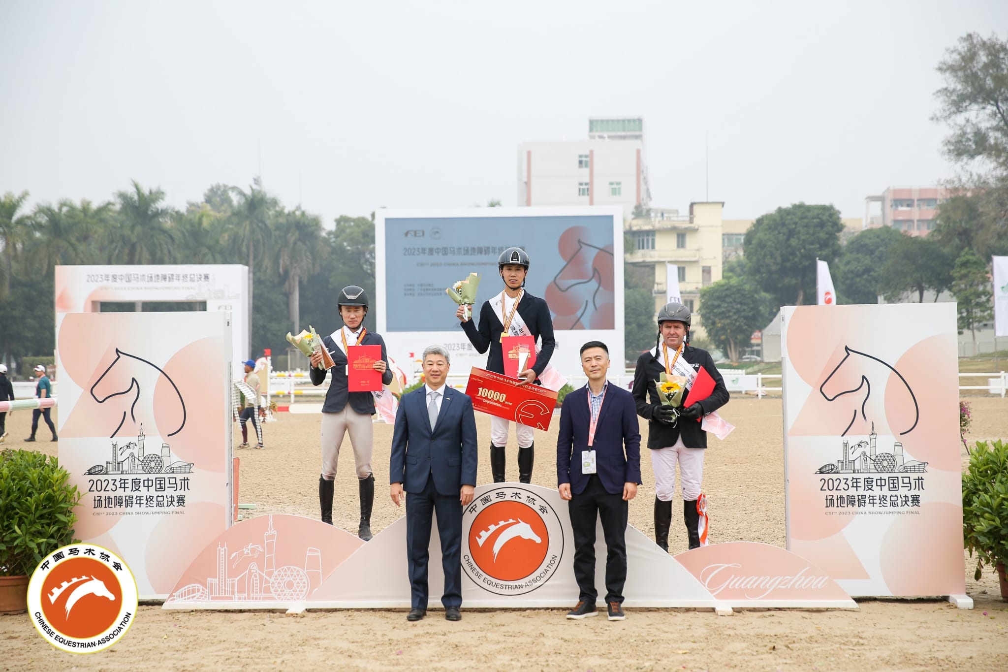Patrik Spits schittert op podium in Quanghzou