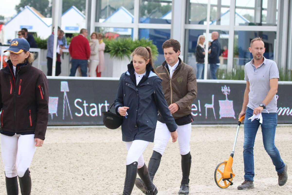 Zoe Conter makes international debut with former horse Kevin Staut