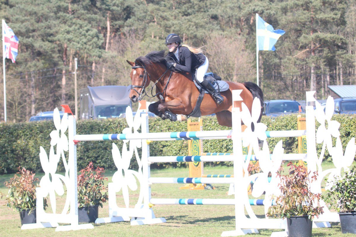 Chloe Aston dominates in Vilamoura