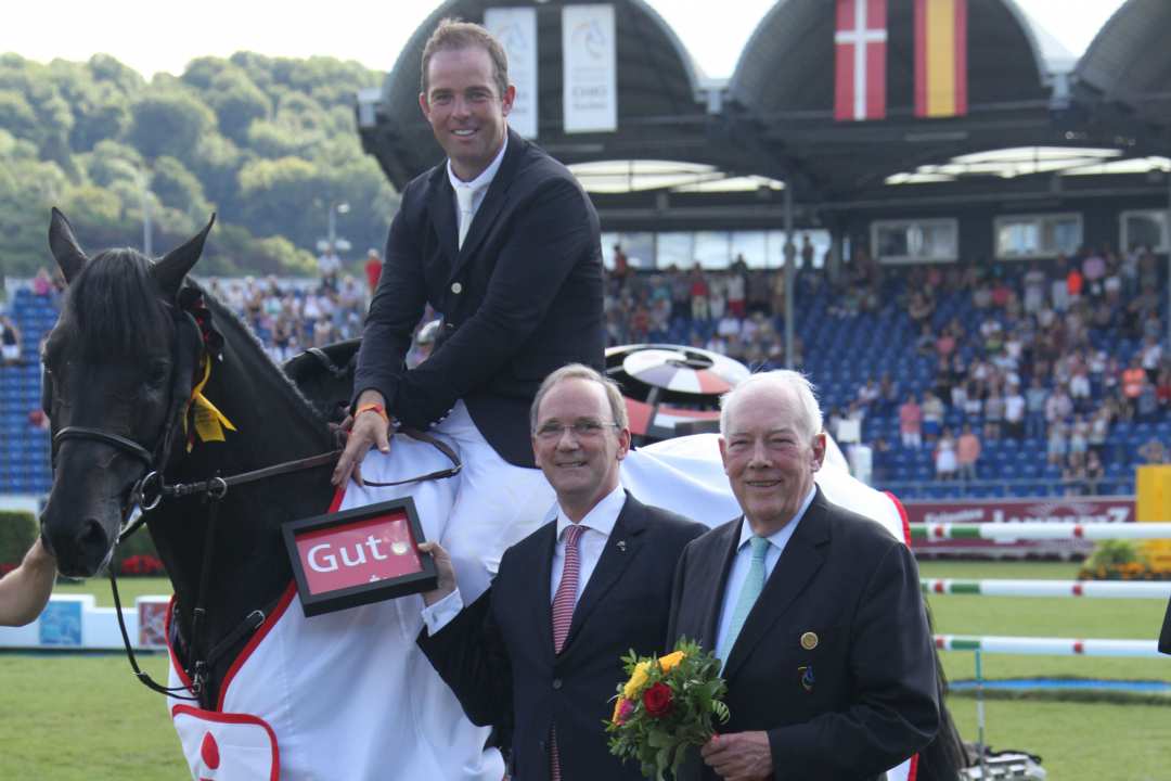 Cian O'Connor takes hunting class Aachen