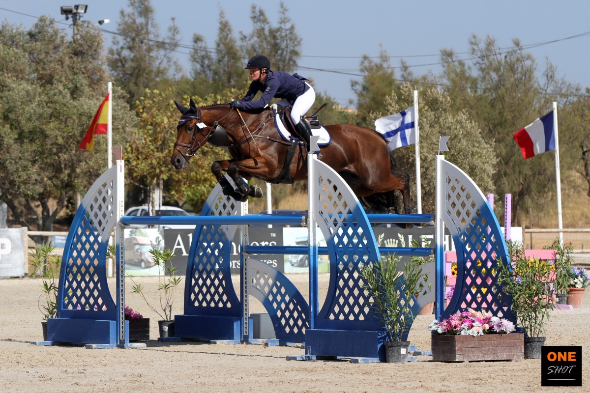 Emma Stoker jumps to glory in Vilamoura