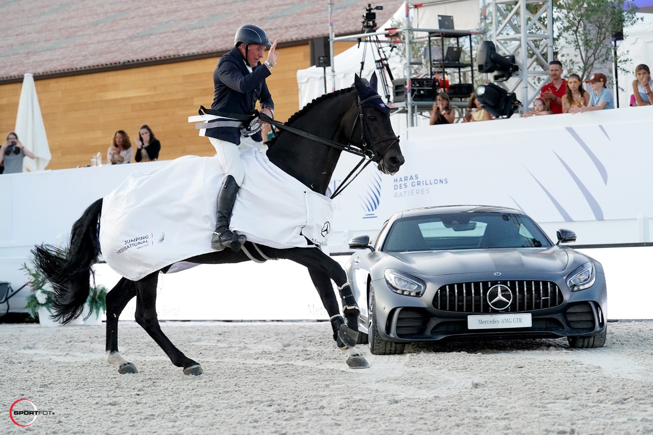 Whitaker's dominate the 1m45 CSI3* in Valence