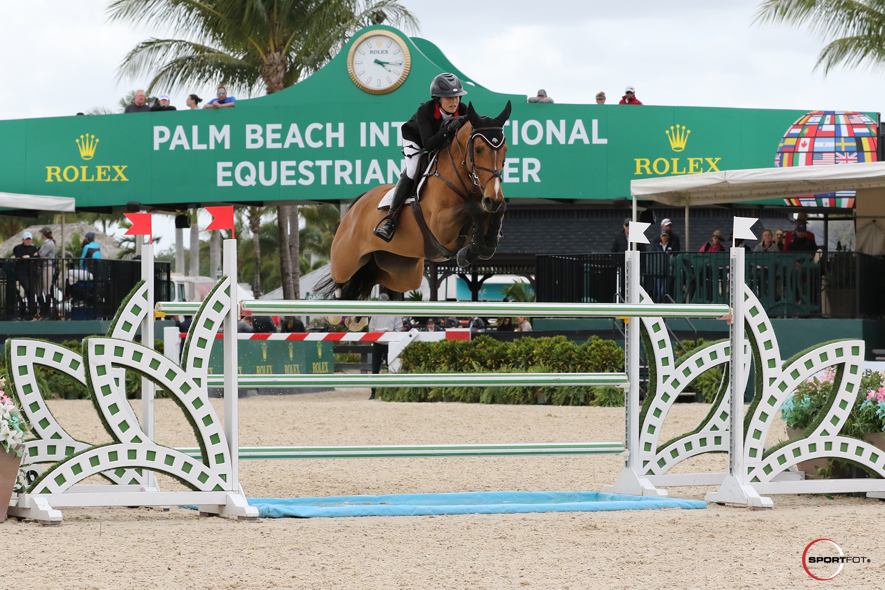 Lacey Gilbertson tops the CSI2* GP at WEF