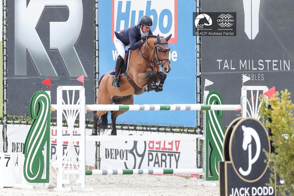 Guy Williams takes the win in the challenging 1.45m Longines Ranking class in Oliva