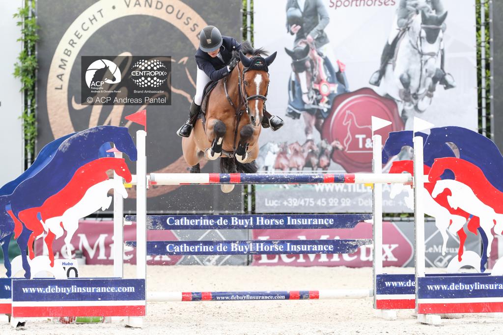 Laura Renwick speeds to victory in CSI4* featured class of Vilamoura!