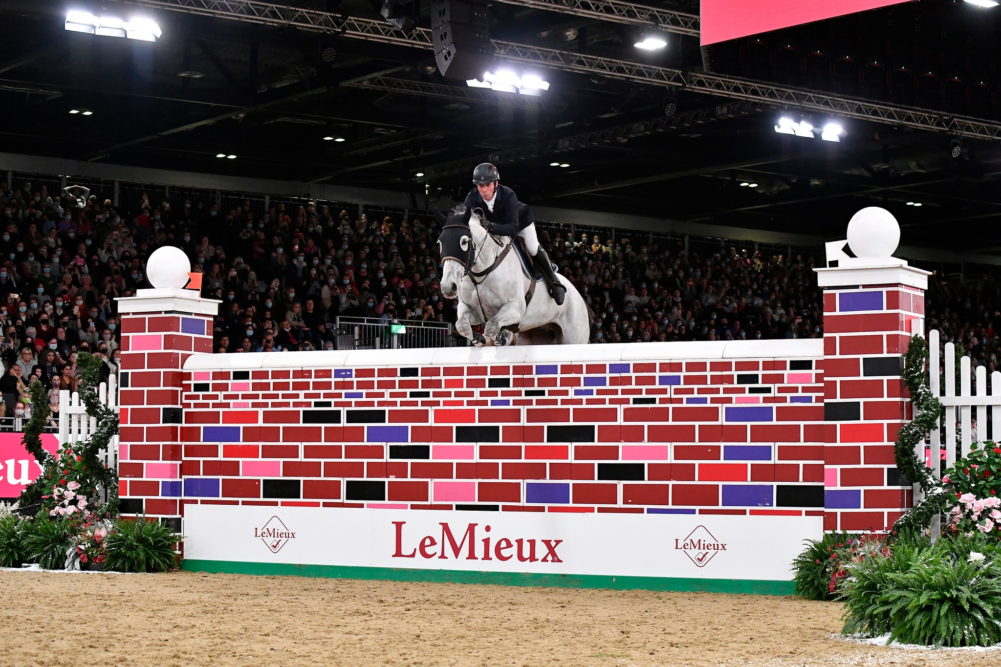 Guy Williams wins the Puissance at The Londen International Horse Show