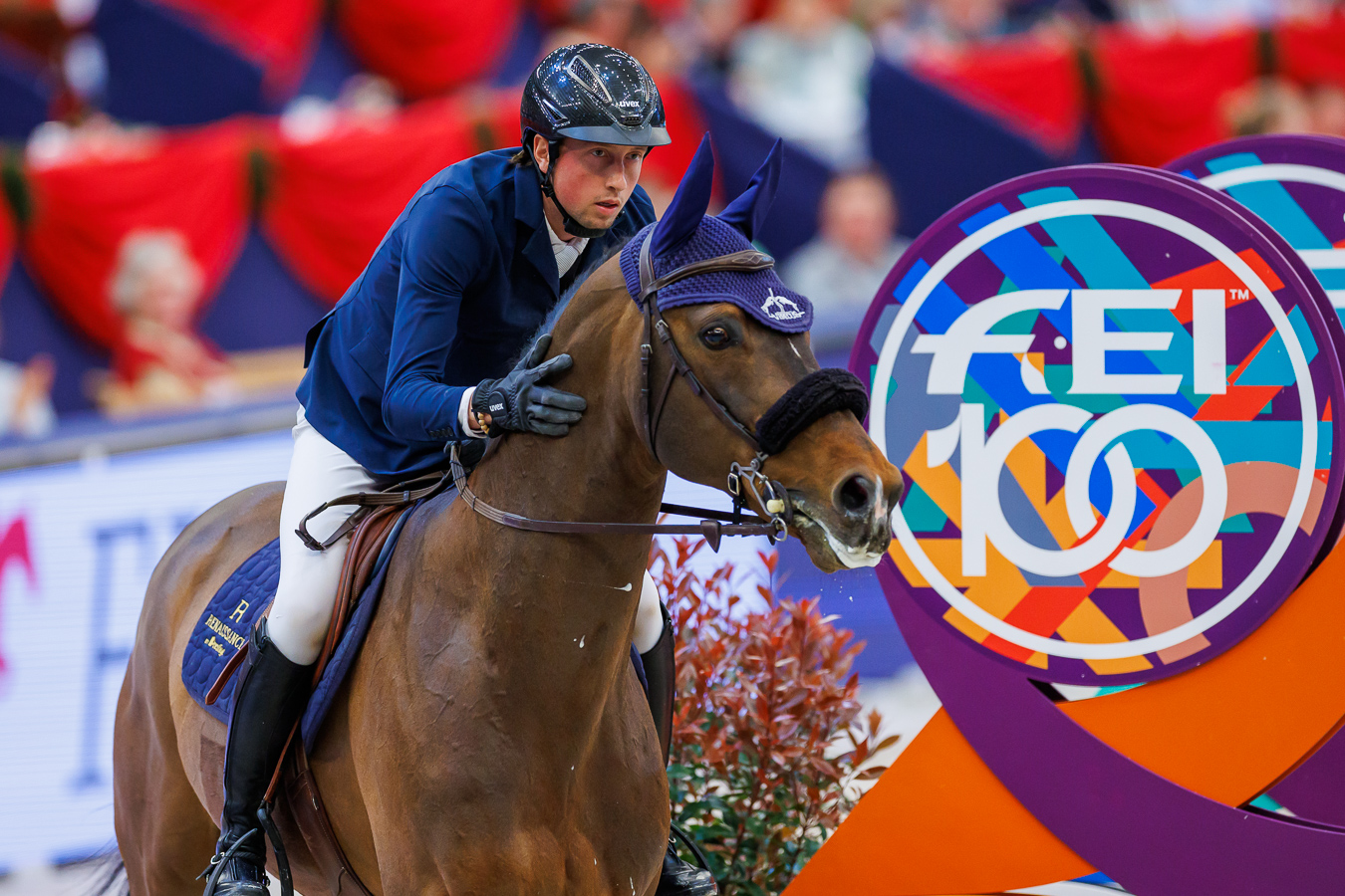Martin Fuchs remains on top of FEI Longines Ranking