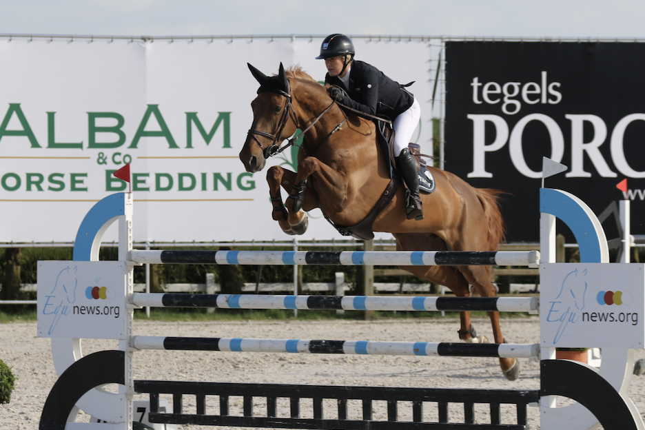Laura Renwick continues her winning form in the CSI4* 1.40m speed class of Montefalco