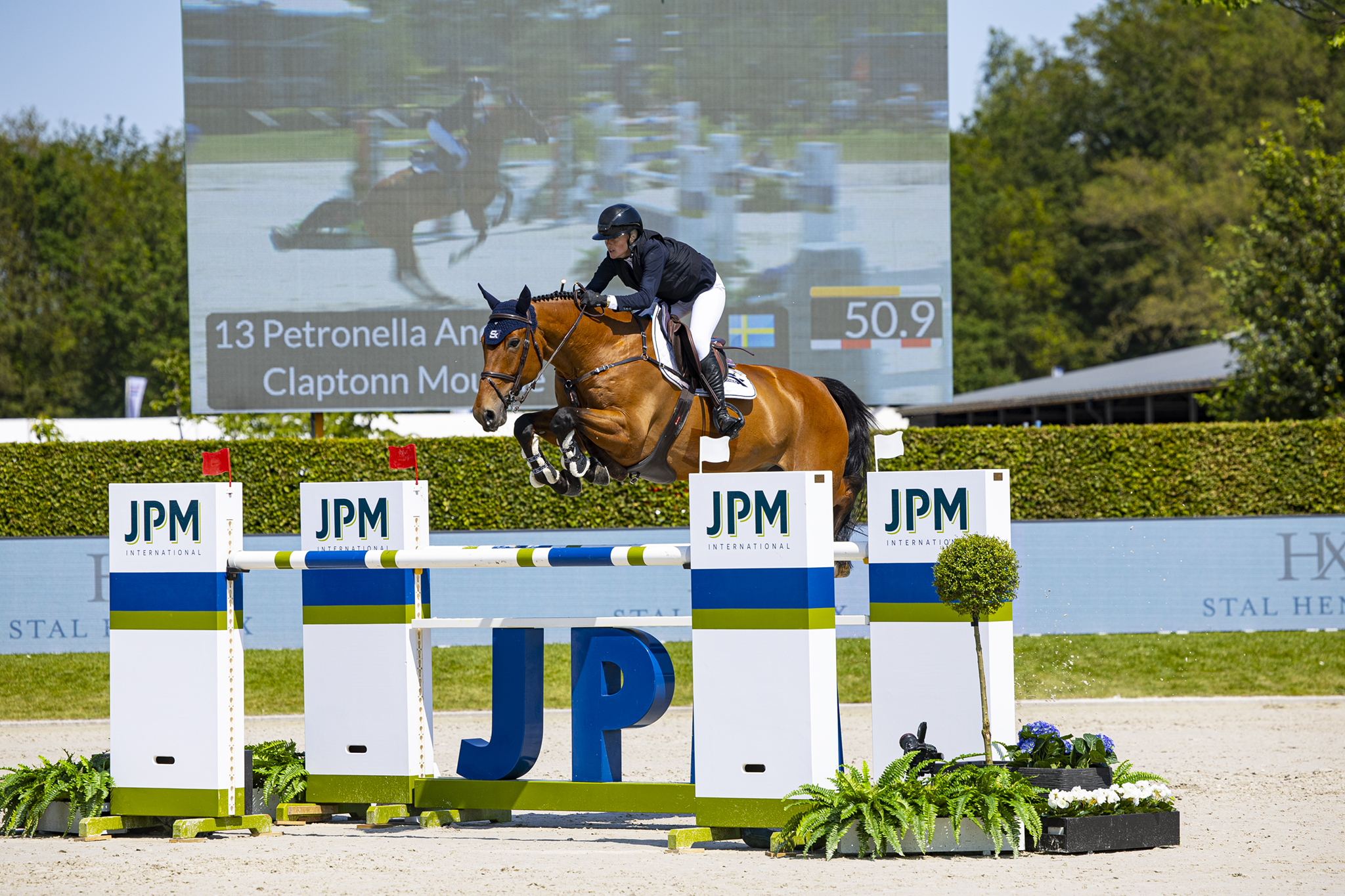 Petronella Andersson leaves all competition behind in Grand Prix of Kessel