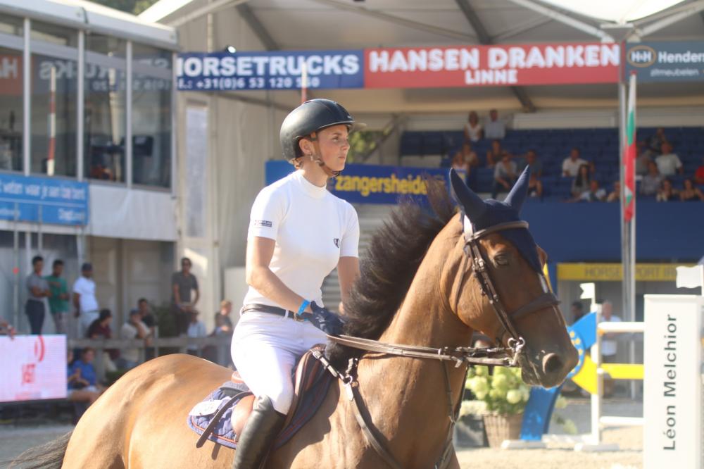 Céline Schoonbroodt, deuxième lors du Grand Prix de Sharjah ! Foncetti vd Heffinck brille avec un nouveau cavalier !
