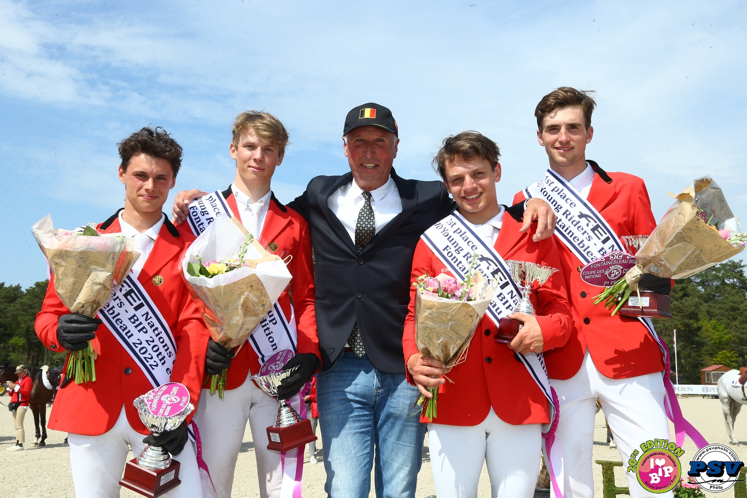 Les Young Riders belges remportent la Coupe des Nations de Fontainebleau après une épreuve au coude à coude.
