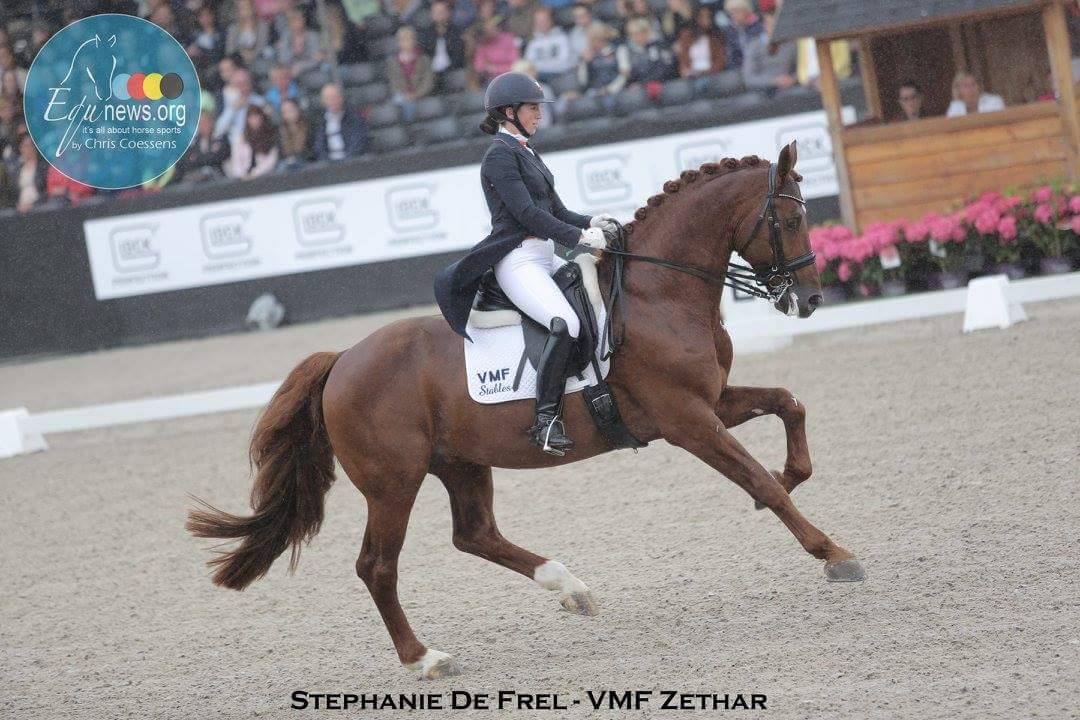 Stephanie de Frel zwaait haar eerste Grand Prix paard Zethar uit.