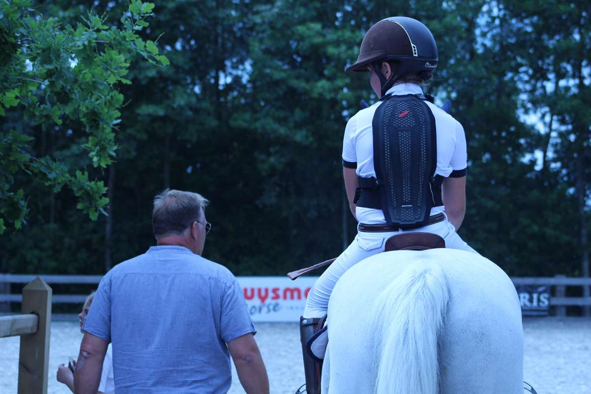 Kinderen onder 12 jaar moeten kiezen paardrijden of andere sport ...