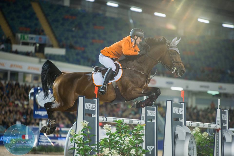 Ruben Romp rijdt Icarus V naar de overwinning bij de 7-jarige paarden