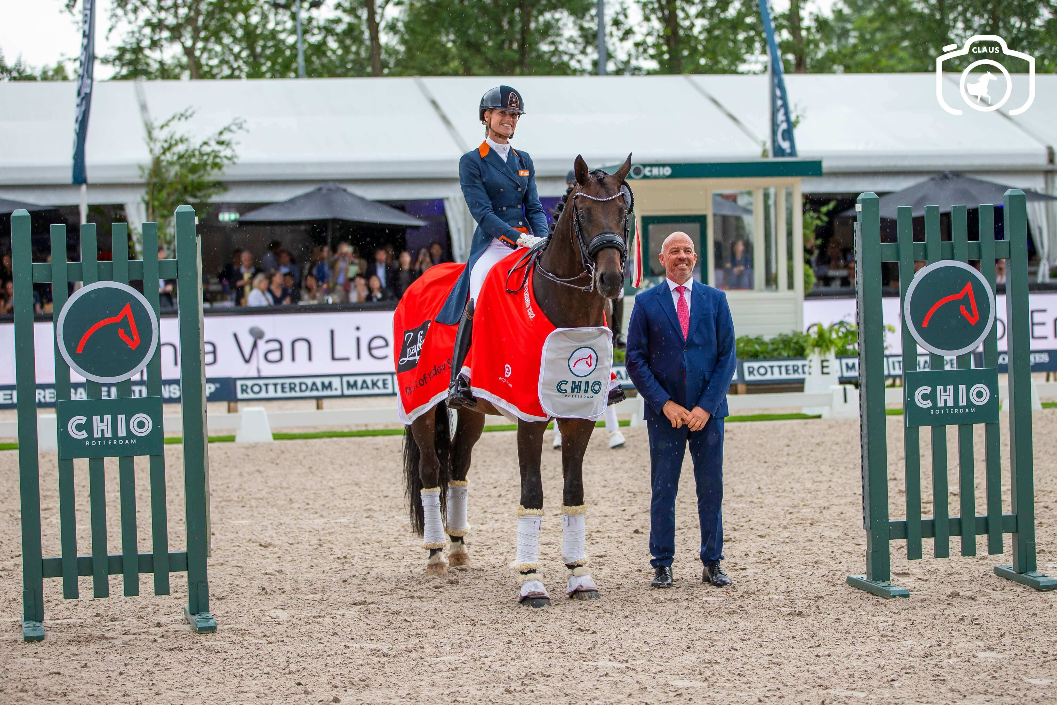 Dinja Van Liere en Hermes winnen de Grand Prix Special in Rotterdam